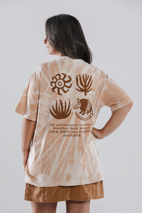 Camiseta Agroecológica Rupestre Tie-dye Açafrão - Fit Oversized