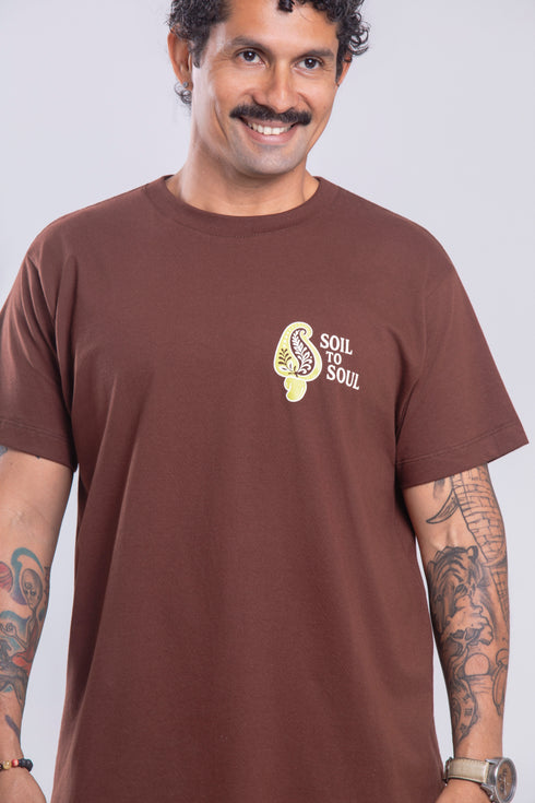 Camiseta Agroecológica Soil To Soul – Cor Marrom Macaxeira – Fit Regular