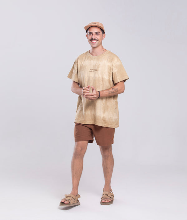 Camiseta Agroecológica Pense Como Quem Cultiva – Tie Dye Natural – Fit Regular