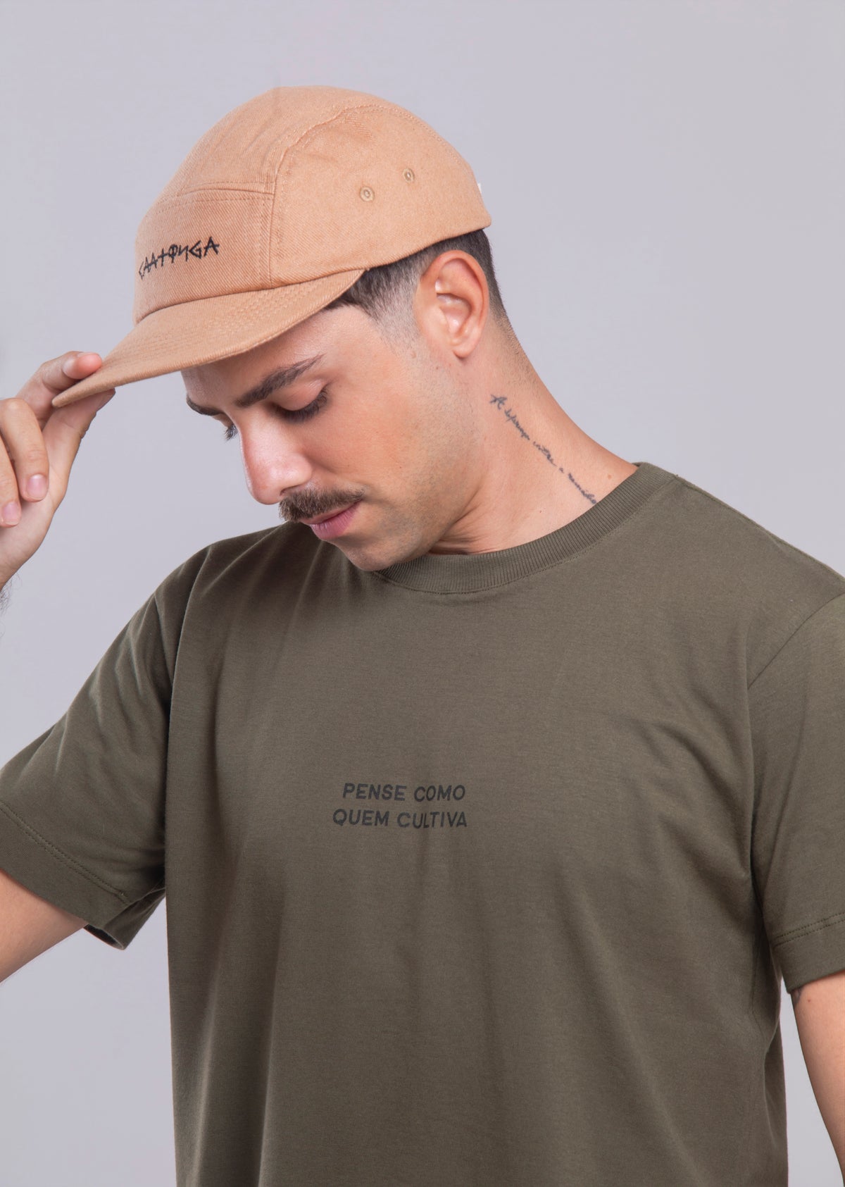 Camiseta Agroecológica Sativa – Cor Verde Couve – Fit Regular
