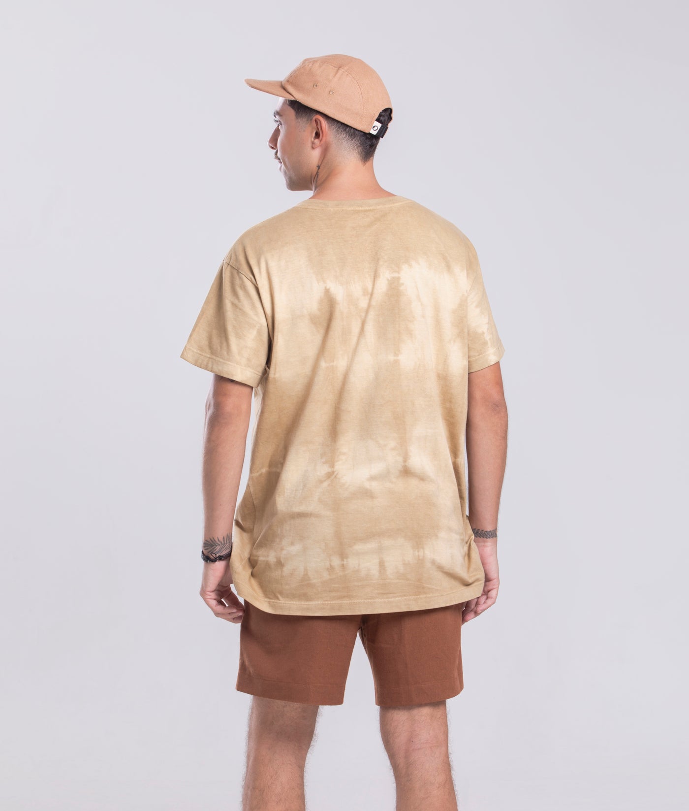 Camiseta Agroecológica Pense Como Quem Cultiva – Tie Dye Natural  – Fit Regular